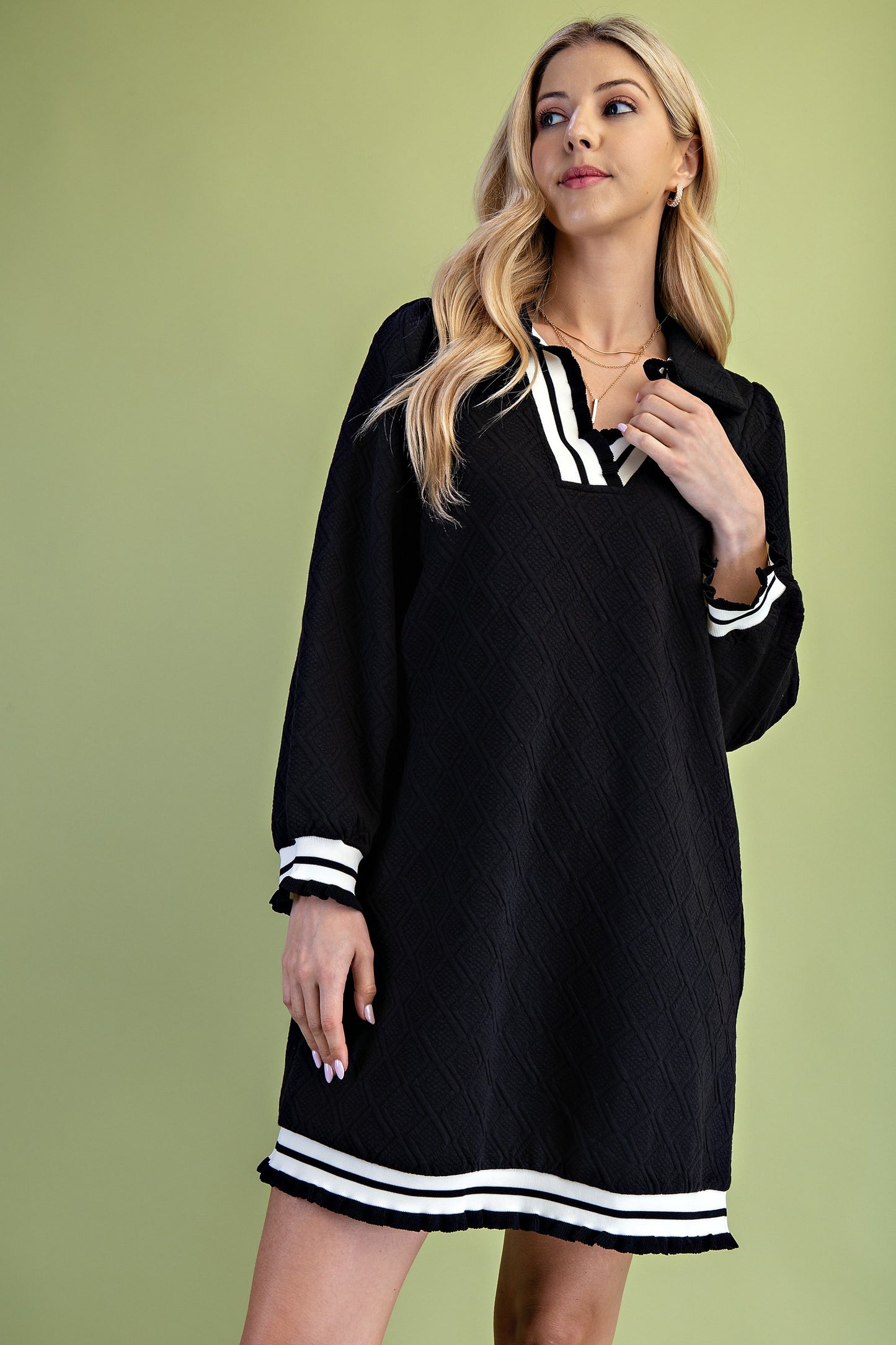 v-neck contrast band dress | black